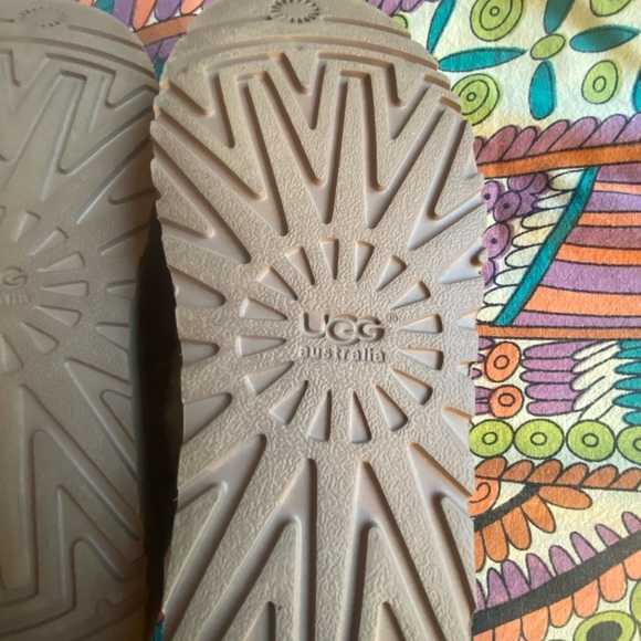 Ugg Super Short Boot / Slipper with Fluffy top - Picture 6 of 9